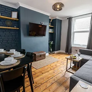 Quirky Newly Renovated With Parking - Cobalt Levels Bournemouth