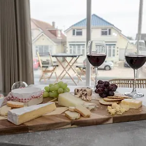 Bournecoast - Stylish Flat With Balcony - Sea Glimpses - 10 Min Walk To - Parking - Wifi - Fm8405 Bournemouth